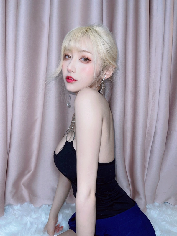 金发芭比 - 啾小妍